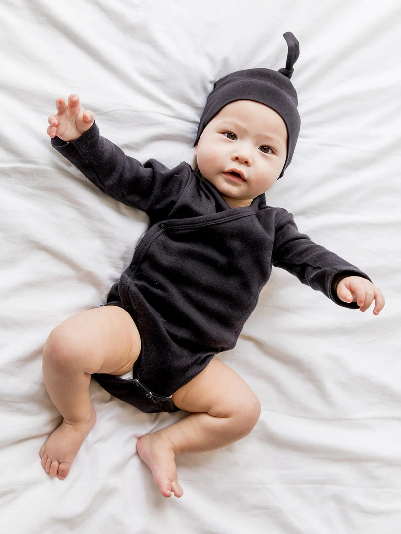 Colored Organics Classic Knotted Hat Baby (0-24m) 8 Colored Organics Classic Knotted Hat Baby (0-24m)