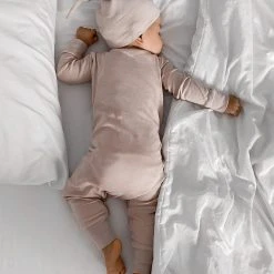 Colored Organics Classic Knotted Hat Baby (0-24m) 60 Colored Organics Classic Knotted Hat Baby (0-24m)