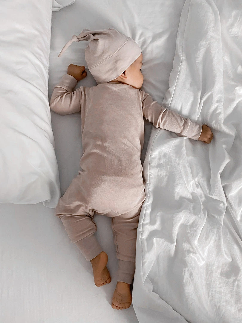 Colored Organics Classic Knotted Hat Baby (0-24m) 24 Colored Organics Classic Knotted Hat Baby (0-24m)